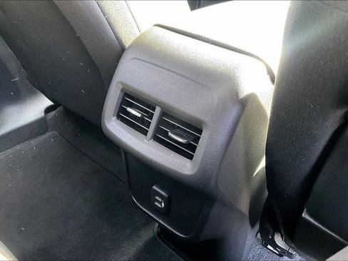 Used 2023 GMC Terrain SLE w/ Driver Convenience Package image 33