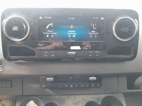Used 2023 Mercedes-Benz Sprinter 2500 image 11