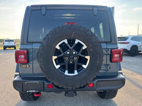 Used 2025 Jeep Wrangler Unlimited Rubicon AWD/4WD image 5