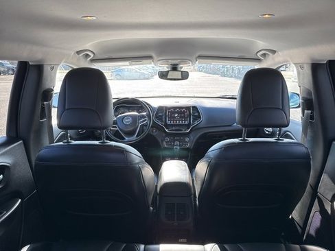 Used 2019 Jeep Cherokee Limited image 12