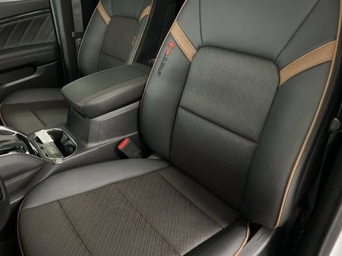 Used 2024 GMC Canyon AT4 w/ AT4 Premium Package AWD/4WD image 20