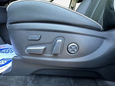 Used 2025 Hyundai Palisade Limited AWD/4WD image 16