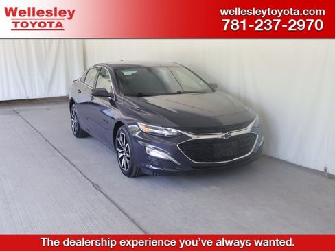 Used 2025 Chevrolet Malibu RS FWD image 1