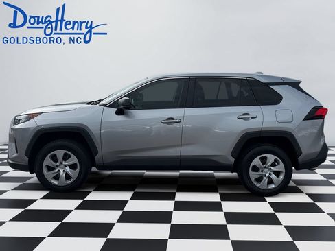 Used 2022 Toyota RAV4 LE FWD image 2