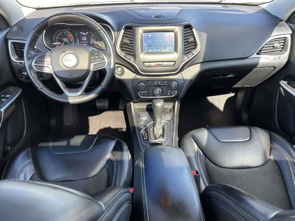 Used 2019 Jeep Cherokee Latitude Plus w/ Comfort/Convenience Group AWD/4WD image 16