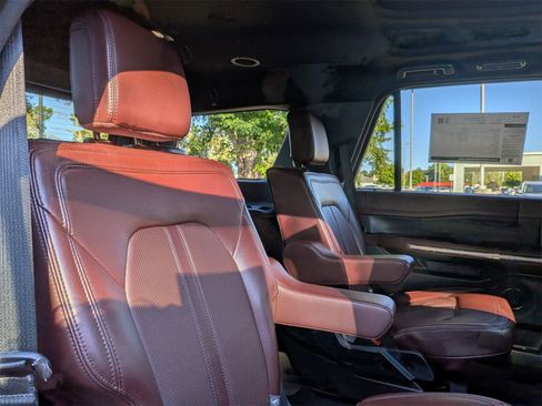 Used 2023 Ford Expedition Limited image 36