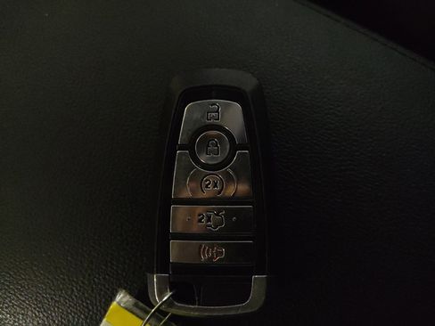 Used 2018 Ford Explorer XLT w/ Equipment Group 202A image 32