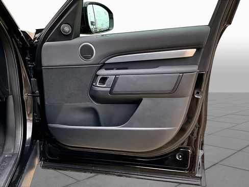 Used 2020 Land Rover Discovery Landmark AWD/4WD image 22