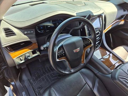Used 2017 Cadillac Escalade Luxury RWD image 10