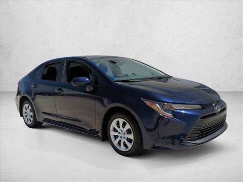 Used 2025 Toyota Corolla LE FWD image 3