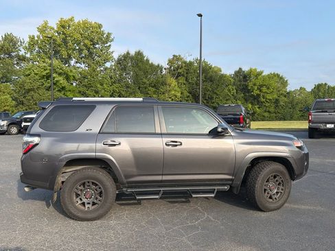 Used 2022 Toyota 4Runner SR5 Premium AWD/4WD image 9