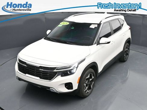 Used 2025 Kia Seltos EX FWD image 23