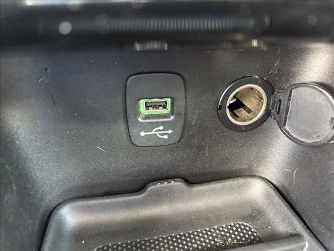 Used 2014 Chrysler 200 Touring FWD image 13