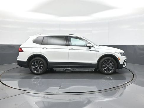 Used 2023 Volkswagen Tiguan SE w/ Panoramic Sunroof Package FWD image 8