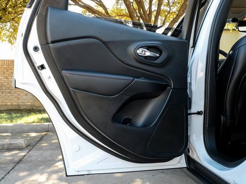 Used 2022 Jeep Cherokee Trailhawk w/ Premium Leather Package image 59