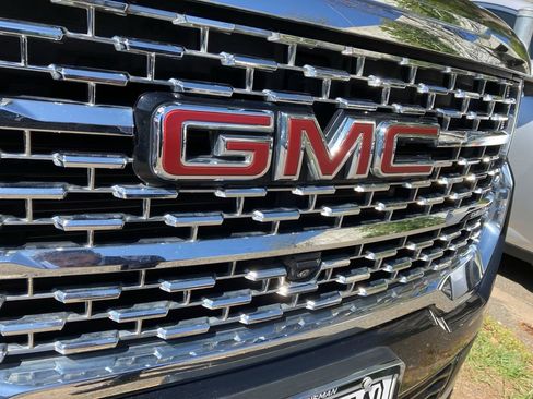 Used 2022 GMC Acadia Denali w/ Denali Ultimate Package image 4