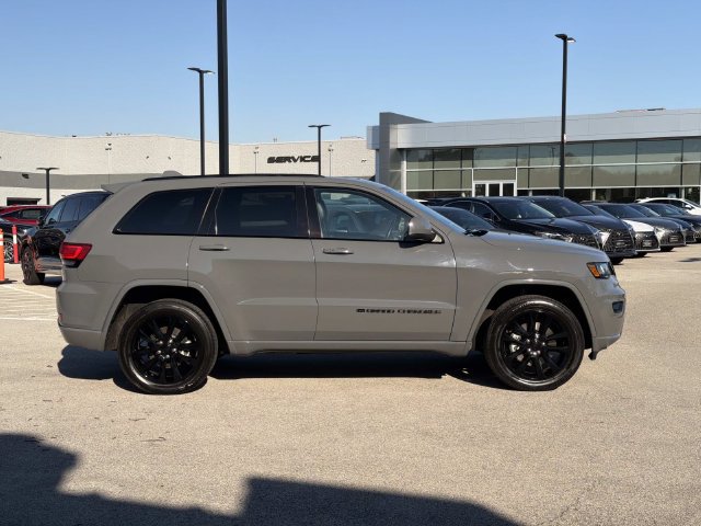 Used 2022 Jeep Grand Cherokee Laredo X AWD/4WD image 4