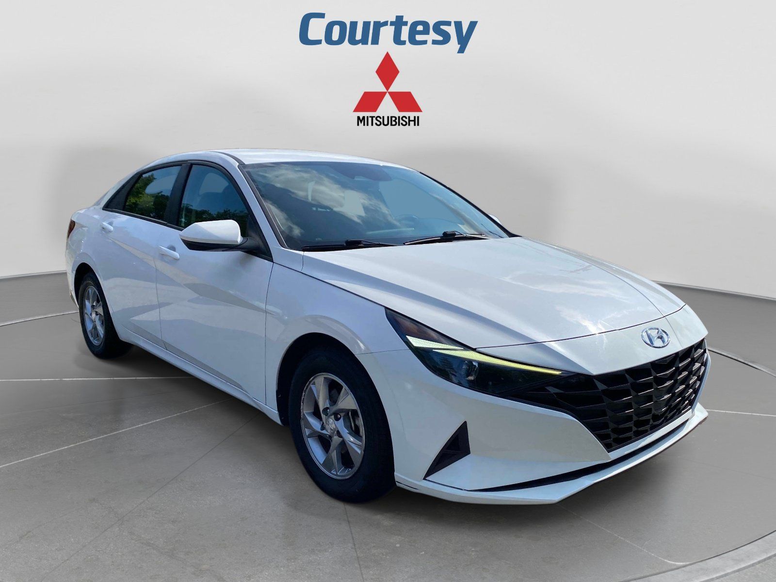 Used 2021 Hyundai Elantra SE FWD image 7