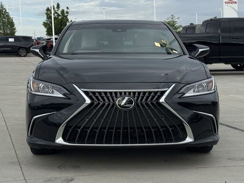 Used 2024 Lexus ES 300h w/ Premium Package image 4