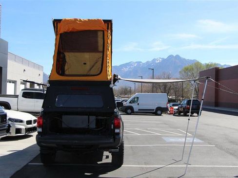 Used 2018 Toyota Tacoma TRD Sport w/ Technology Package image 49