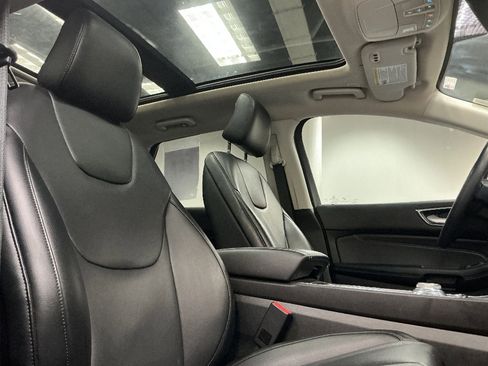 Used 2022 Ford Edge Titanium AWD/4WD image 32