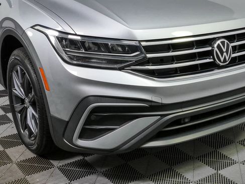 Certified 2023 Volkswagen Tiguan SE FWD image 37
