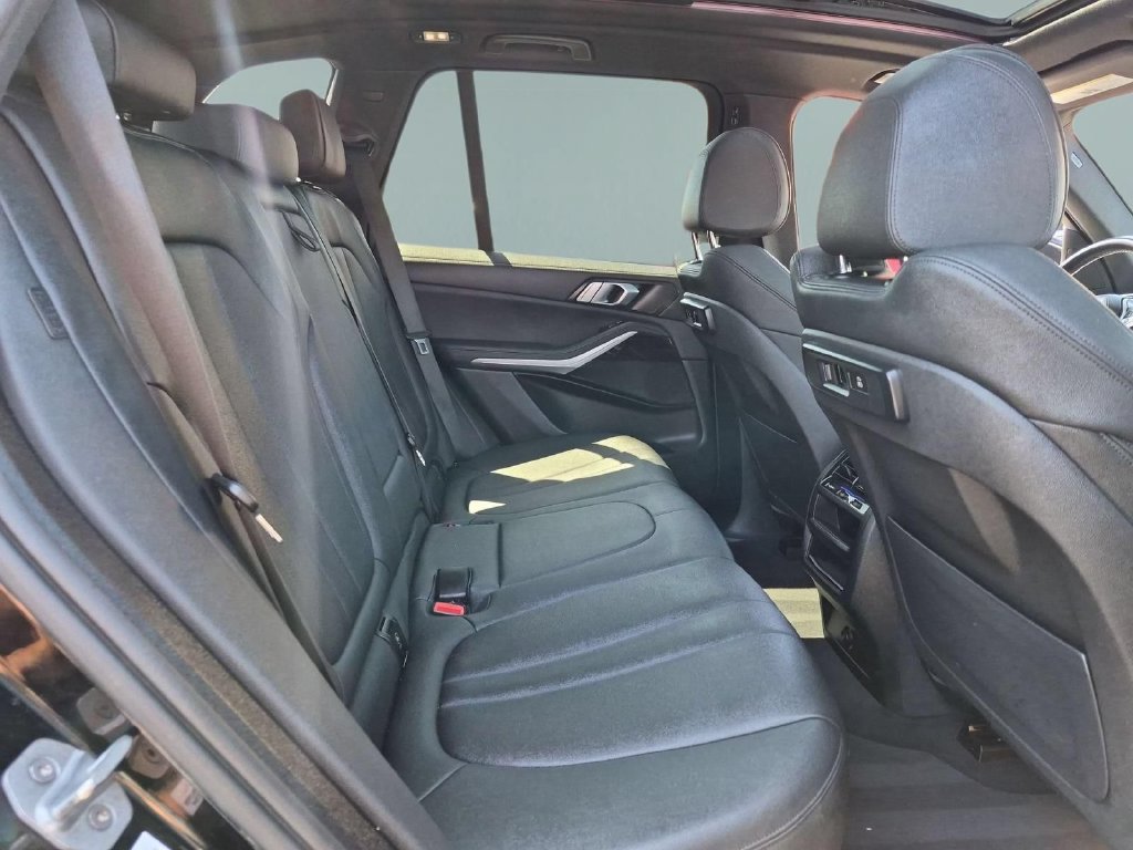Used 2020 BMW X5 xDrive40i w/ Parking Assistance Package AWD/4WD image 27