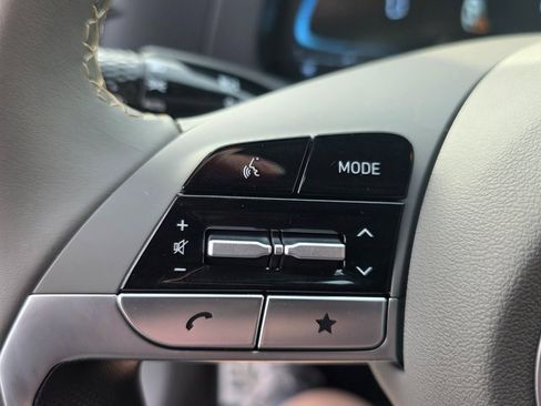 Certified 2025 Hyundai Elantra Sport image 18