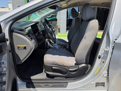 Used 2013 Hyundai Elantra GLS FWD image 19