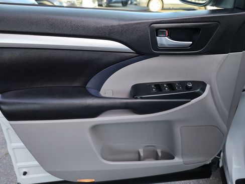 Used 2019 Toyota Highlander XLE image 9