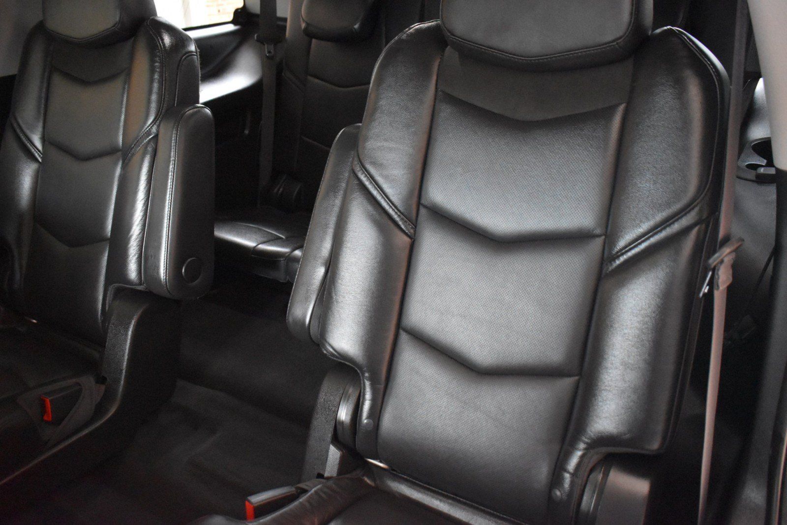 Used 2018 Cadillac Escalade Luxury AWD/4WD image 29