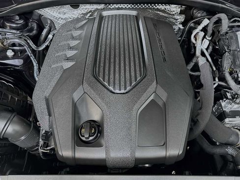 Certified 2025 Porsche Macan image 32