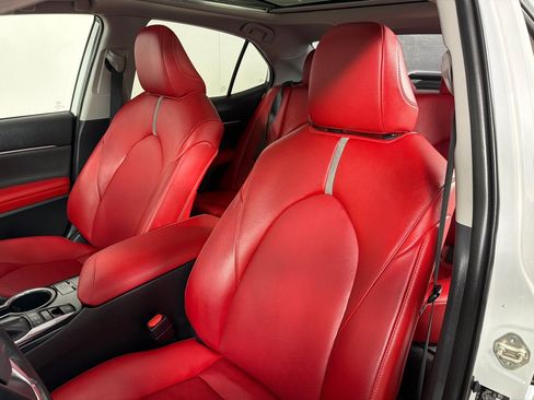 Used 2019 Toyota Camry XSE FWD image 11