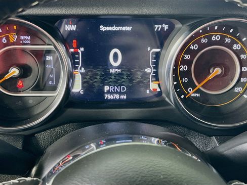 Used 2021 Jeep Wrangler Unlimited Sahara w/ LED Lighting Group AWD/4WD image 12