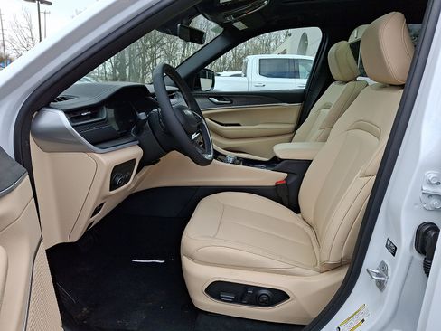 New 2026 Jeep Grand Cherokee Limited image 9