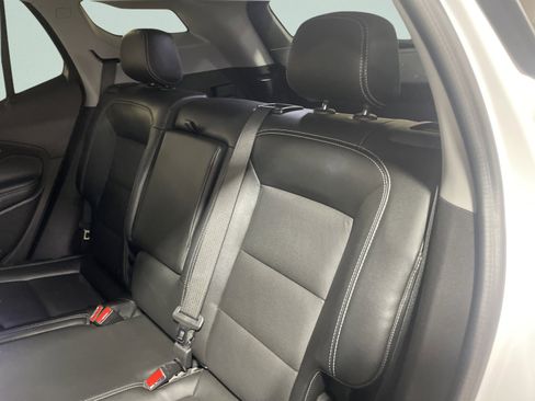 Used 2024 GMC Terrain SLT image 11