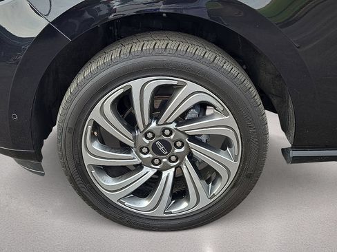 Used 2024 Lincoln Navigator Reserve AWD/4WD image 11