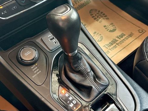 Used 2021 Jeep Cherokee Limited AWD/4WD image 17
