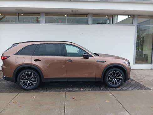 Certified 2025 MAZDA CX-70 Plug-In Hybrid w/ Premium Plus image 4