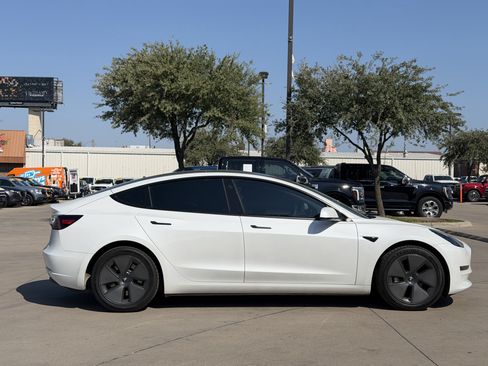 Used 2023 Tesla Model 3 Standard Range RWD image 3