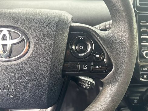 Used 2020 Toyota Prius LE AWD/4WD image 14