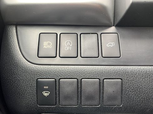 Used 2018 Toyota Highlander XLE w/ Carpet Mat Package (TMS) AWD/4WD image 18
