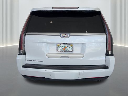 Used 2019 Cadillac Escalade Luxury RWD image 5