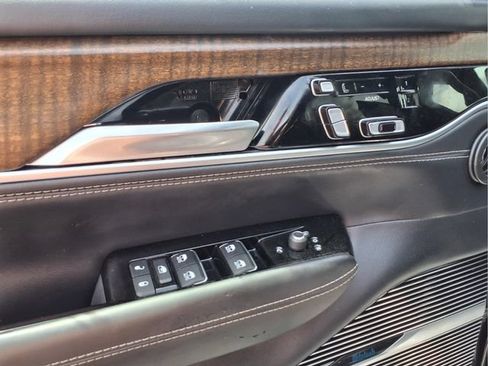 Used 2024 Jeep Grand Wagoneer L 4WD image 19