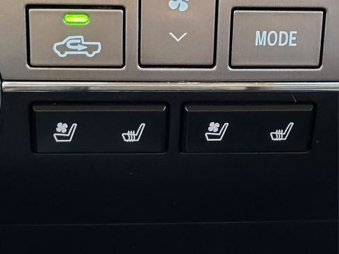 Used 2019 Toyota Tundra Platinum image 34