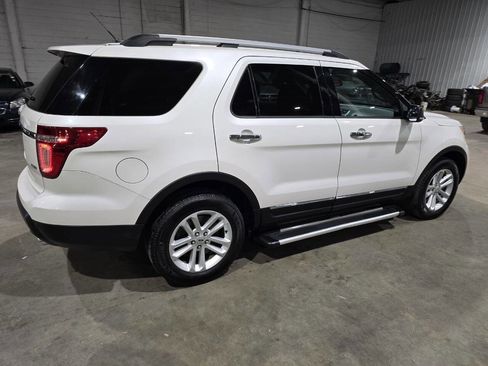 Used 2015 Ford Explorer XLT w/ Equipment Group 202A AWD/4WD image 12