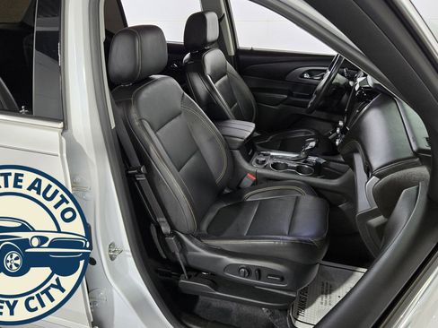 Used 2021 Chevrolet Traverse Premier image 39