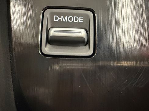 Used 2025 Nissan Rogue SV w/ SV Premium Package image 41