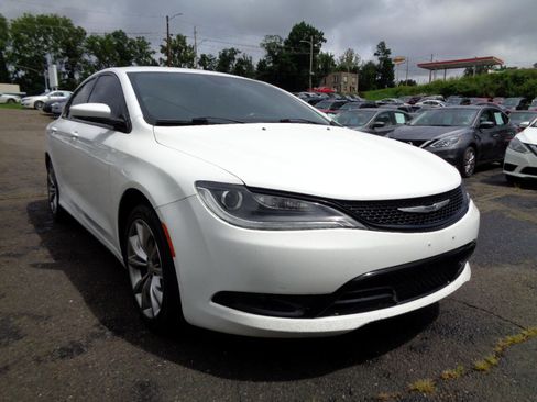 Used 2015 Chrysler 200 S image 3
