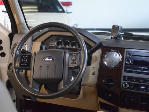 Used 2011 Ford F250 Lariat w/ Lariat Interior Pkg RWD image 45